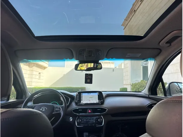 Car image 14