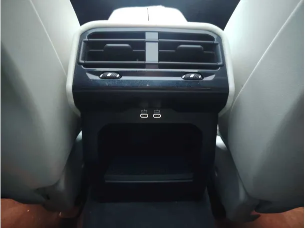 Car image 29