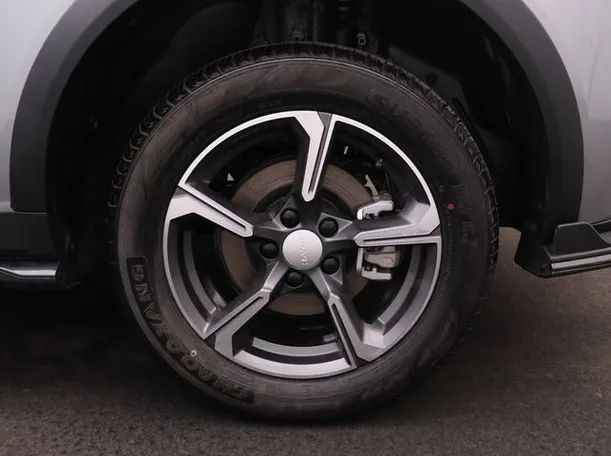 Car image 7