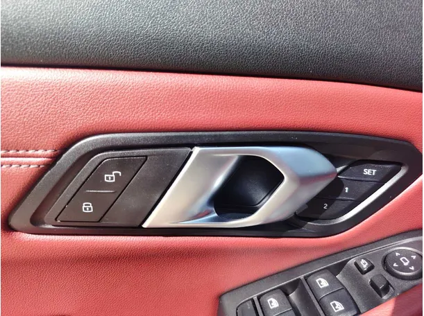 Car image 28