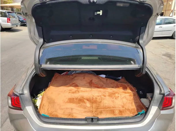 Car image 26
