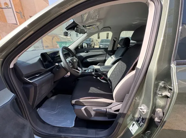 Car image 10