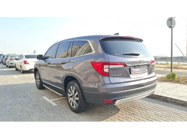 Car image 7