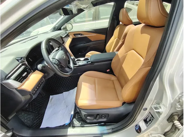Car image 16