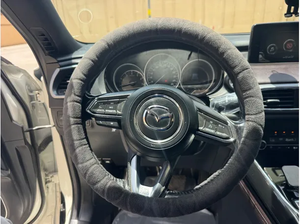 Car image 17