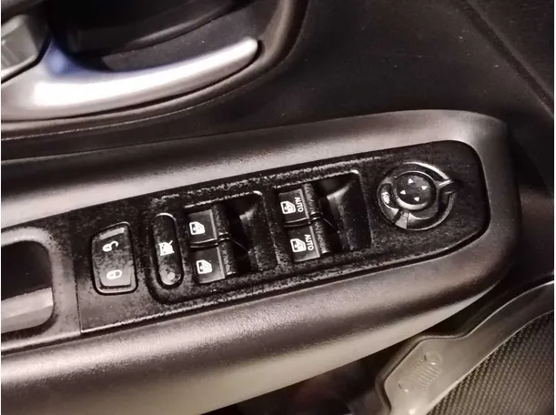 Car image 29
