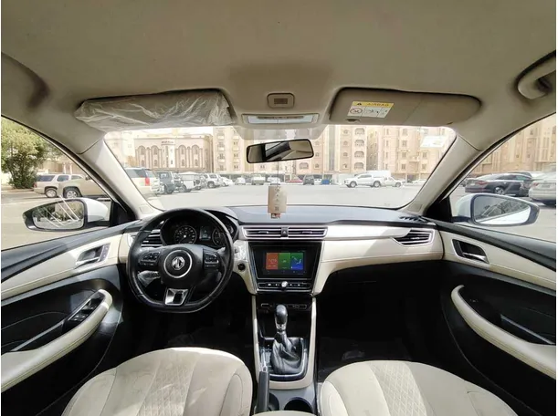 Car image 16
