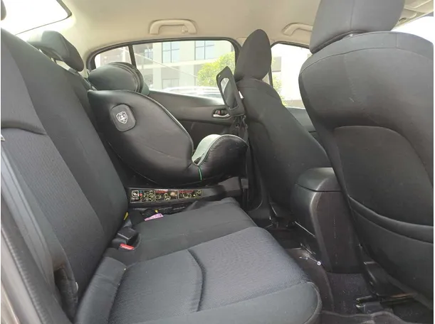 Car image 13