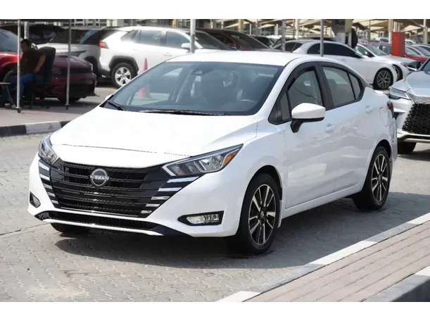 2025 نيسان فيرسا في الإمارات