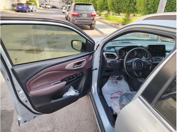 Car image 11
