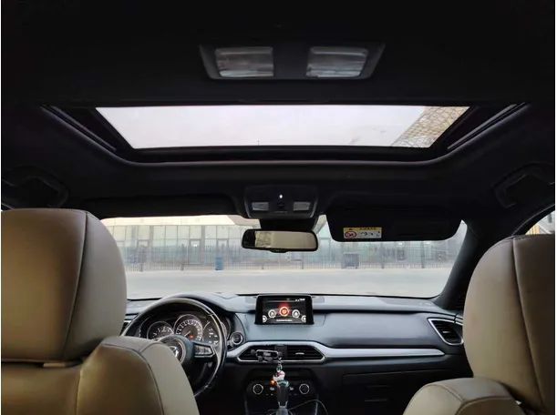 Car image 19