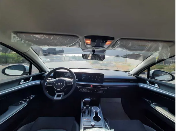 Car image 16