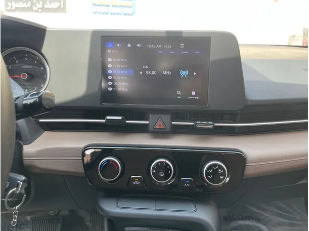 Car image 19