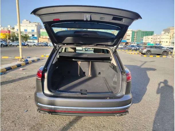 Car image 25