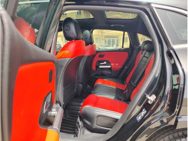 Car image 16