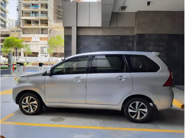 Car image 4
