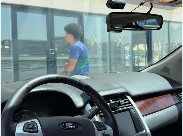 Car image 5