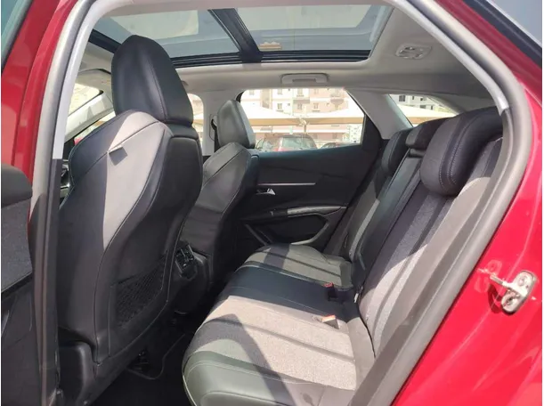 Car image 19