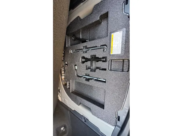 Car image 27