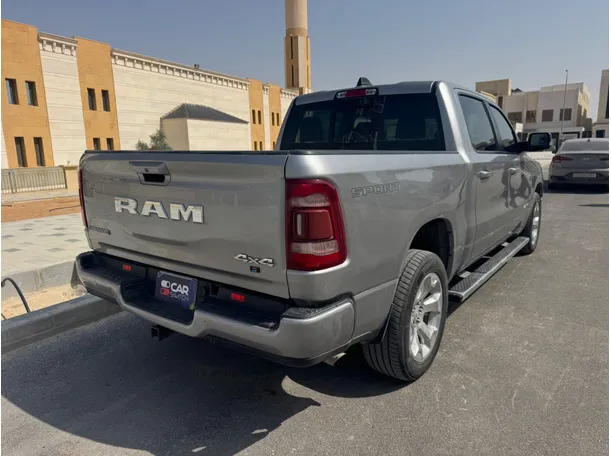 Car image 5