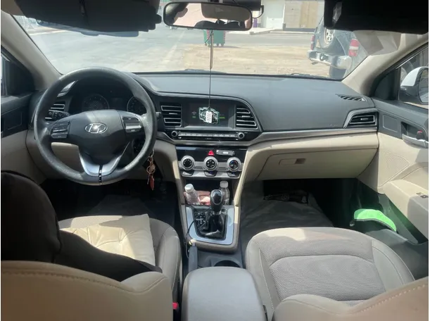 Car image 17