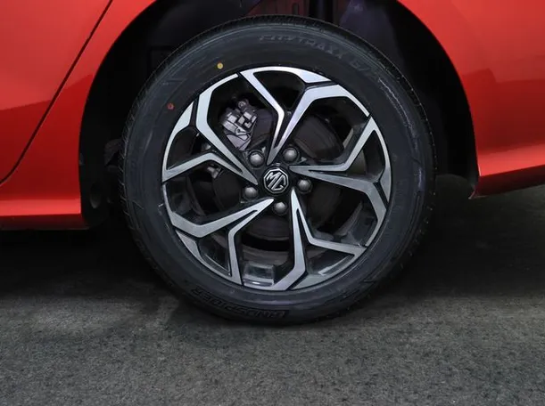 Car image 7