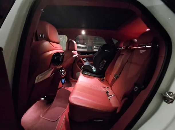 Car image 13