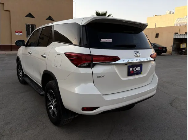 Car image 7