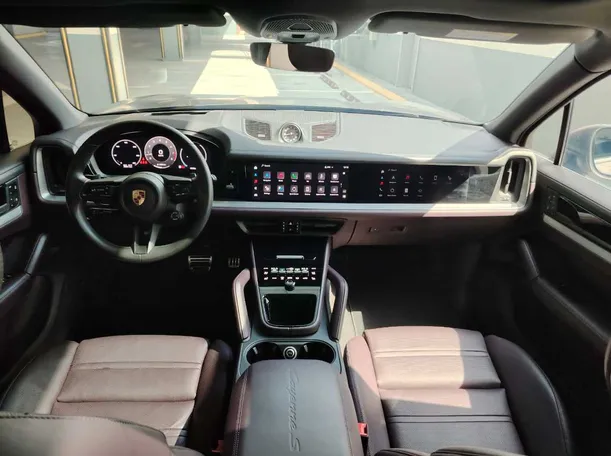 Car image 18