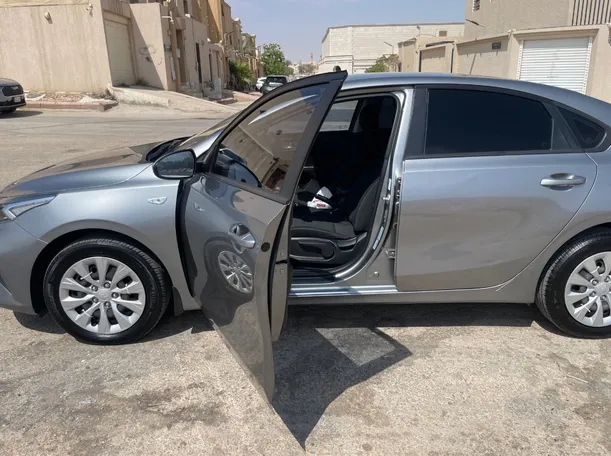 Car image 12