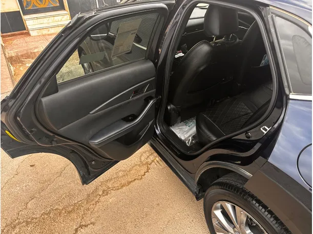 Car image 13