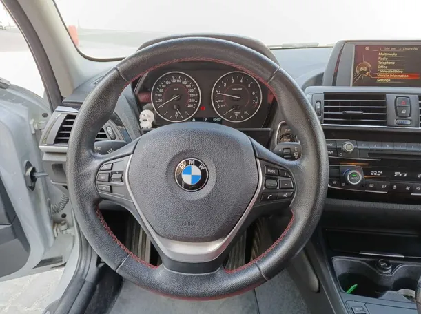 Car image 17