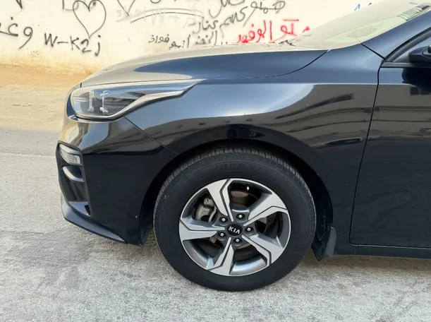 Car image 9