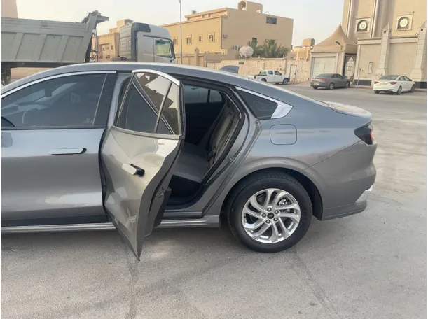 Car image 15