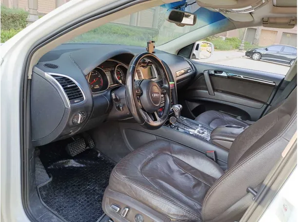 Car image 11
