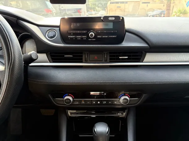 Car image 20