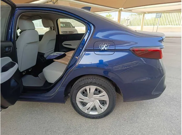 Car image 17