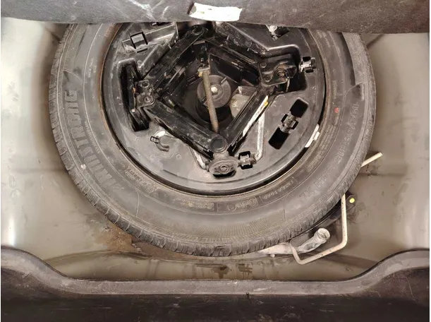 Car image 26