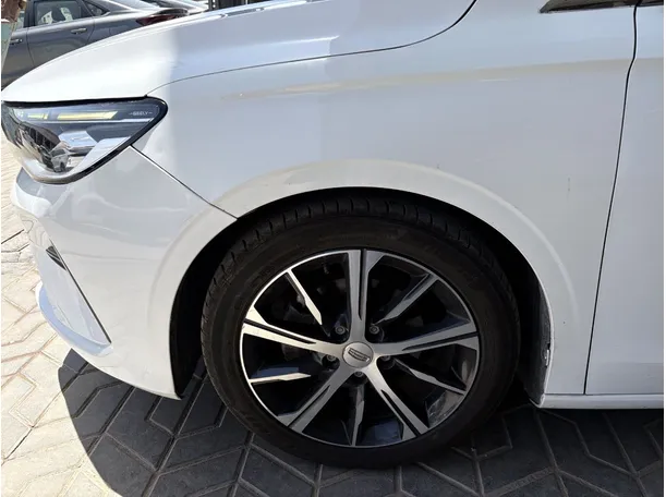 Car image 8