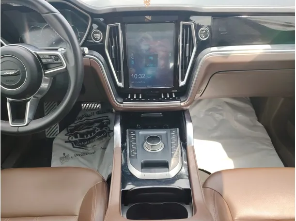 Car image 18