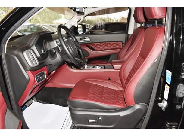 Car image 10