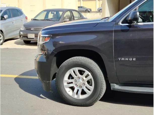 Car image 9