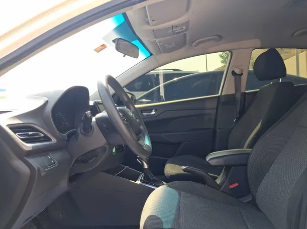 Car image 12