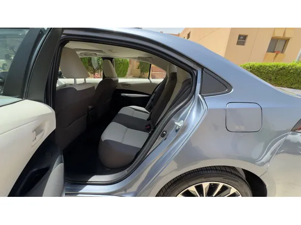Car image 12