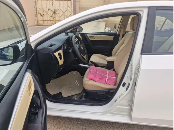 Car image 11