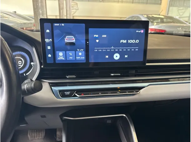 Car image 12