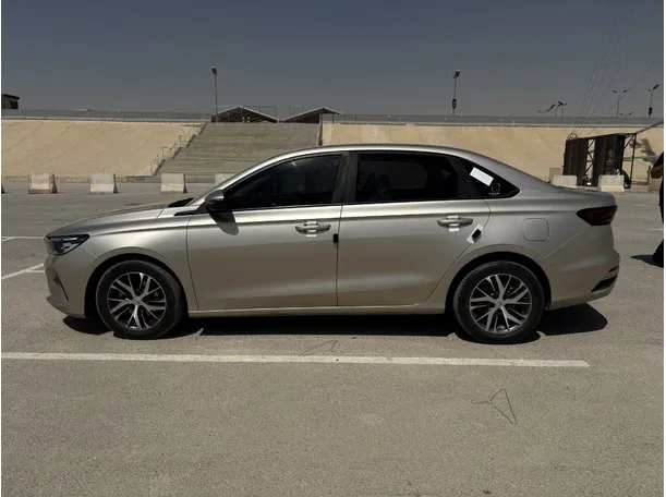 Car image 8