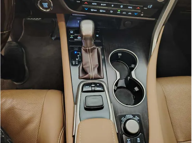 Car image 26