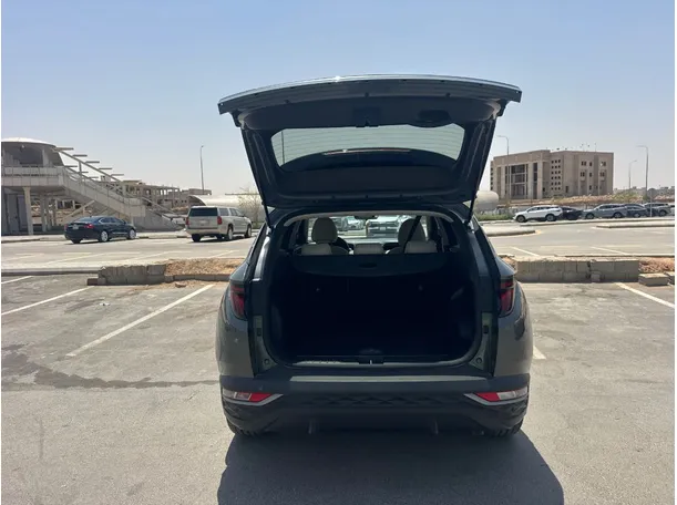 Car image 18