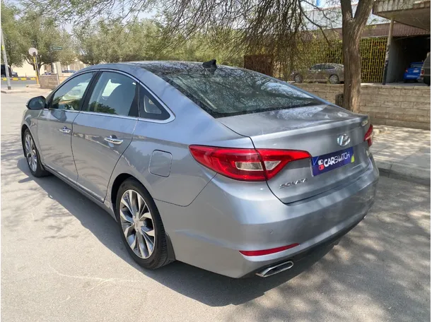 Car image 7
